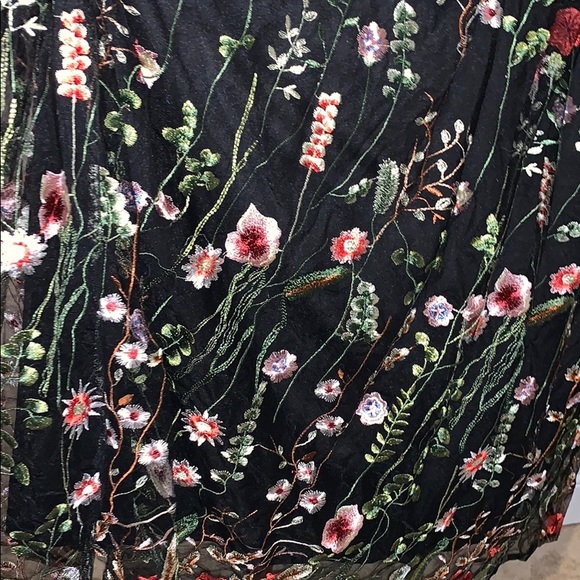 Embroidered floor length gown. - Picture 5 of 5